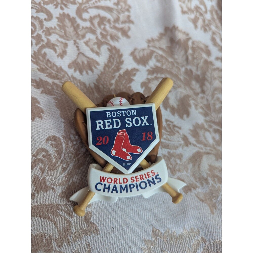 HALLMARK BOSTON RED SOX 2018 WORLD SERIES Champs CHAMPIONS CHRISTMAS ORNAMENT